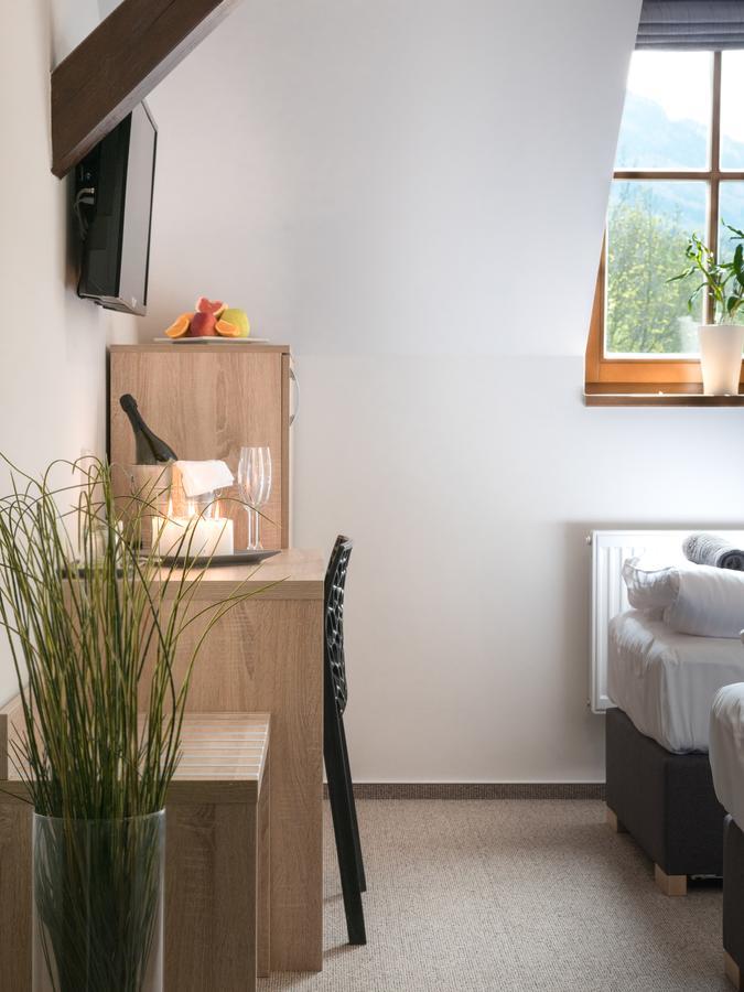 Club Apartments เชลาดนา ภายนอก รูปภาพ