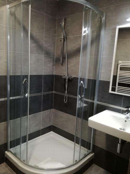 Club Apartments เชลาดนา ภายนอก รูปภาพ